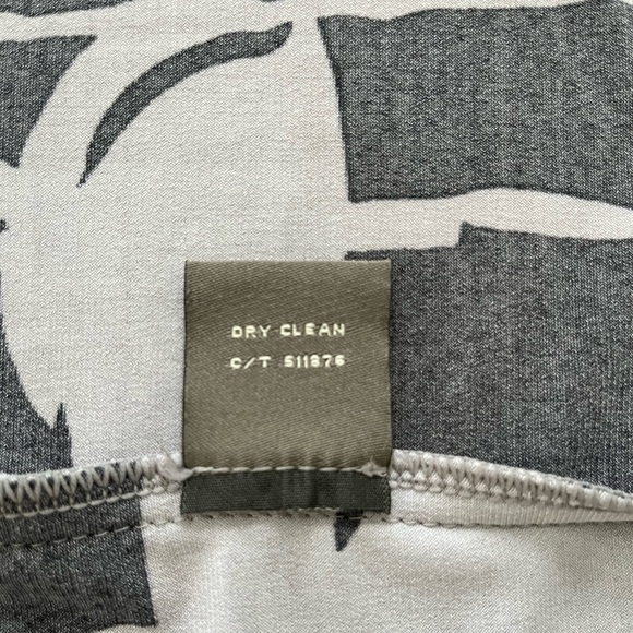 Taylor Mock Neck Fitted Dress Size 8 - Picture 8 of 8